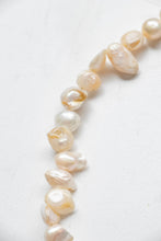 Load image into Gallery viewer, Vintage Shell Necklace Pearly Beaded Choker