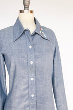 Load image into Gallery viewer, 1970s Chambray Shirt Button Up Embroidered Floral Bird M
