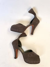 Load image into Gallery viewer, 1940s High Heels Calfskin Peep Toe Platform Pumps 6.5