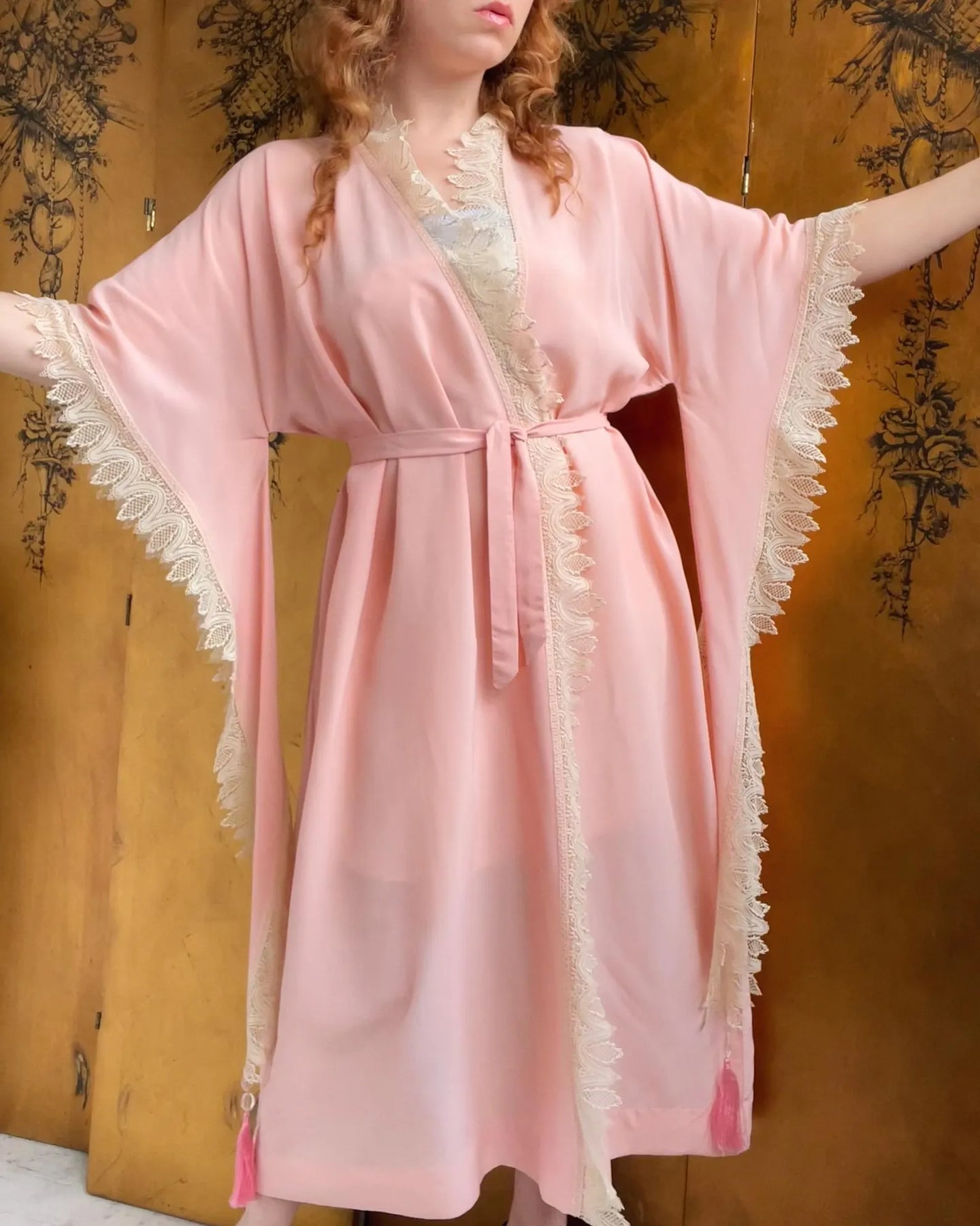1930s Robe Pink Lace Rayon Angel Sleeve Loungewear 40s