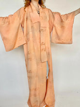 Load image into Gallery viewer, 1950s Kimono Japanese Robe Silk Crepe Peach Jacquard