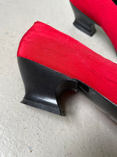 Load image into Gallery viewer, 1990s Heels Red Fabric Italy sz 40