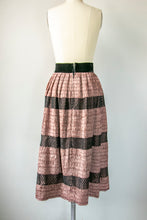 Load image into Gallery viewer, 1950s Full Skirt Taffeta Ribbons S