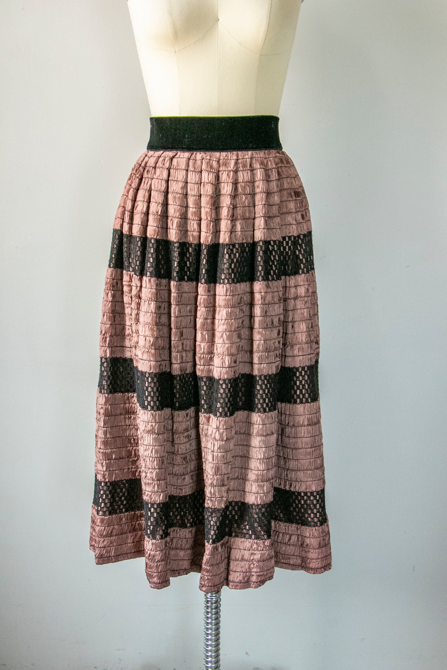 1950s Full Skirt Taffeta Ribbons S