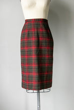 Load image into Gallery viewer, 1970s Pencil Skirt Pendleton Wool Plaid S