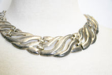 Load image into Gallery viewer, 1980s Necklace Silver Choker Cast