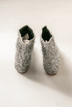 Load image into Gallery viewer, 1960s Booties Lamé Metallic Space Age Shoes 6