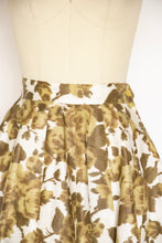 Load image into Gallery viewer, 1950s Full Skirt Cotton Rose Floral XS