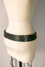 Load image into Gallery viewer, 1970s Leather Belt Black Brass Buckle L