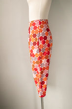 Load image into Gallery viewer, 1960s Pants Printed Cotton Capri Pedal Pushers XS/S