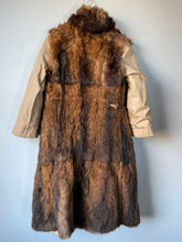 Load image into Gallery viewer, 1970s Puffer Coat Fur Lined Quilted S