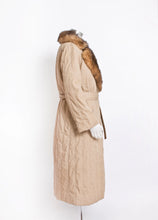 Load image into Gallery viewer, 1970s Puffer Coat Fur Lined Quilted S