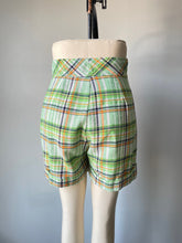 Load image into Gallery viewer, 1960s Shorts Plaid High Waisted S