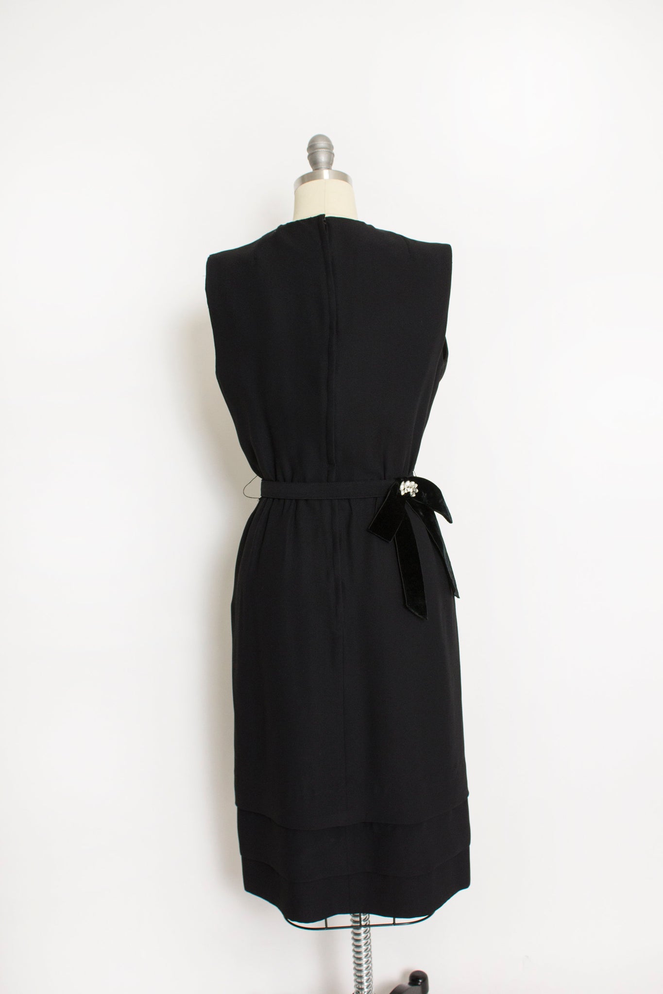 Vintage 1960s Dress Black Crepe Sleeveless Cocktail 60s Small S Deja Vintage Boutique Vintage 1960s Dress Black Crepe Sleeveless Cocktail 60s Small S Deja Vintage Boutique