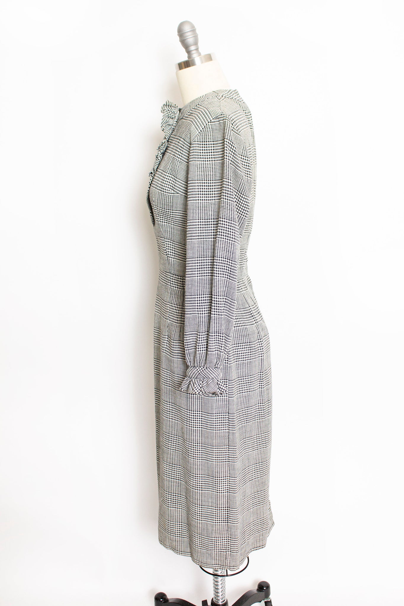 Vintage 1950s Dress Wool Herringbone Ruffle Fitted Day 50s Small Deja Vintage Boutique Vintage 1950s Dress Wool Herringbone Ruffle Fitted Day 50s Small Deja Vintage Boutique