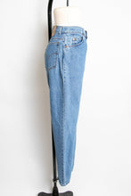 Load image into Gallery viewer, Levi&#39;s JEANS Denim Slim Fit Tapered Leg High Waist Mom Jeans 1990s 31&quot; x 31&quot;